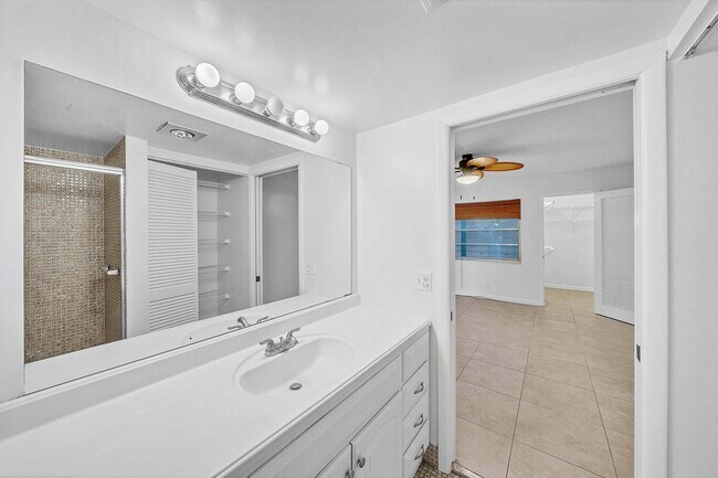 Building Photo - 2049 Hythe A