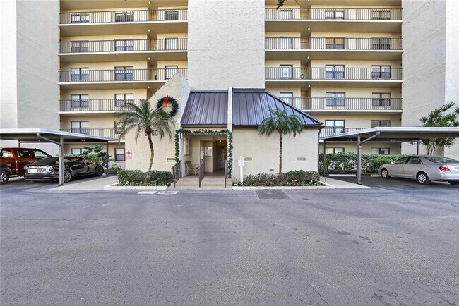 Building Photo - 2900 Cove Cay Dr