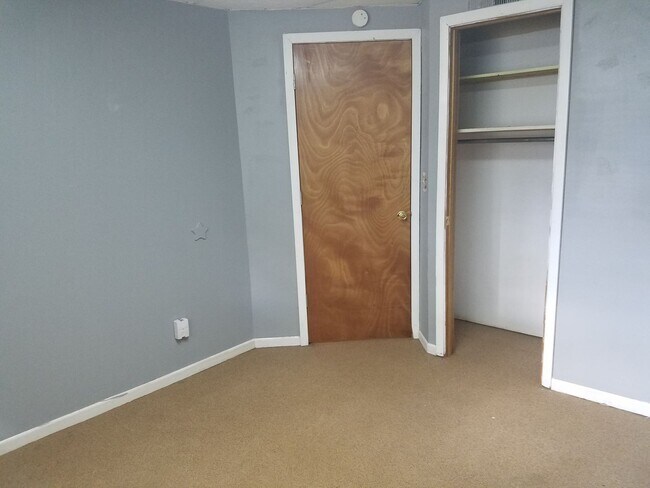 Building Photo - 1013 Dewey Ave NE