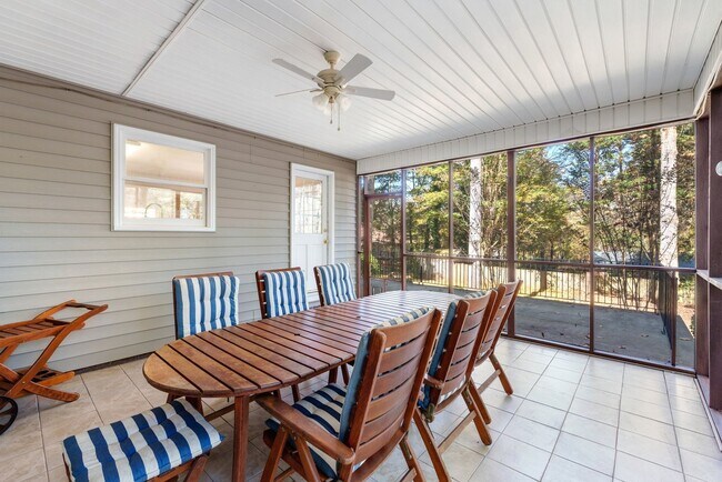 Building Photo - Beautiful Home in Greer Country Club Estates W/Bonus Room