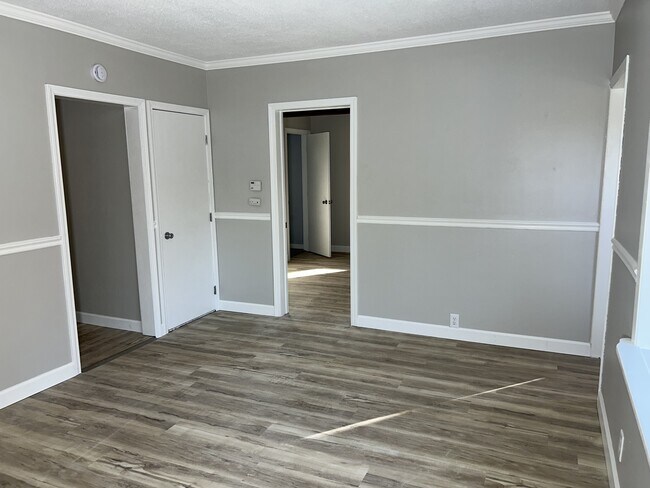 Building Photo - 2220 S 1st Ave