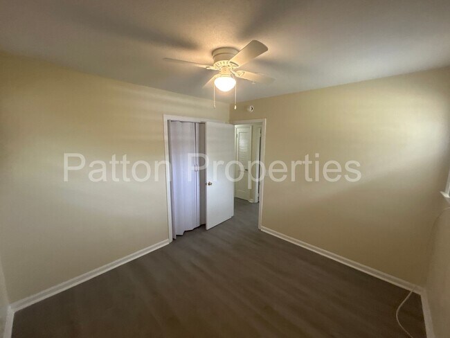 Building Photo - 3100 Oweada Dr