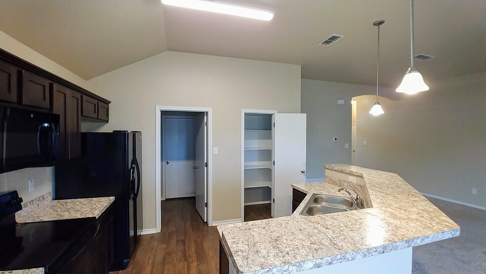 Building Photo - 1105 Wethersfield Ln