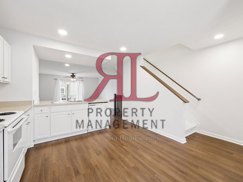 Building Photo - 264 Hemlock Ravine Dr