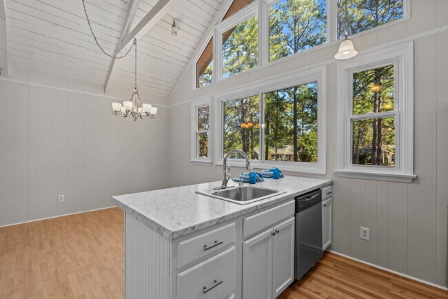 Building Photo - 53 Pine Lake Dr