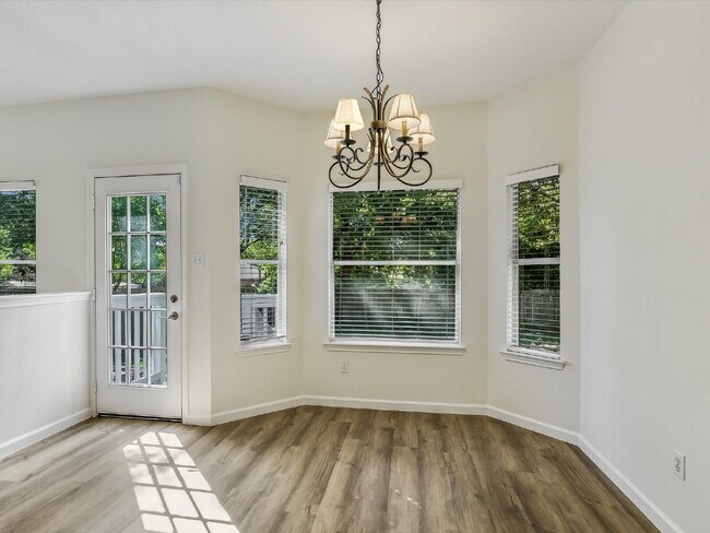 Building Photo - 1102 Brashear Ln