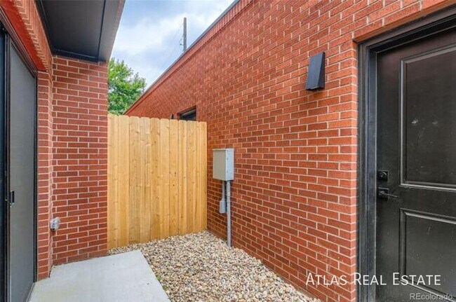 Building Photo - 115 W 2nd Ave