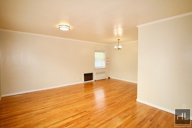 Building Photo - 219 STREET