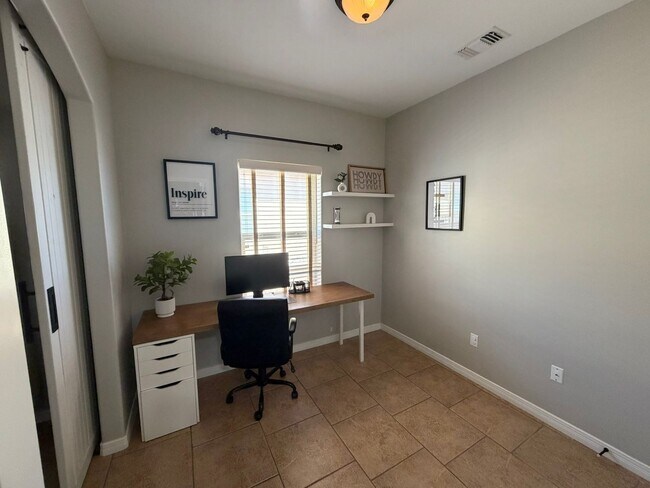 Building Photo - 1815 Lanette Dr