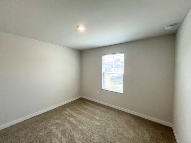 Building Photo - Charming 3BD, 2BA Fuquay Varina Home with ...