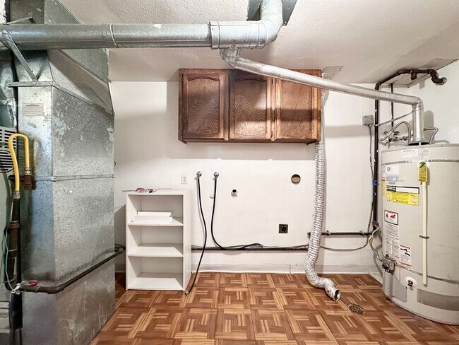 Building Photo - Single Family Home in Beaverton, OR 6 Beds 3 Baths w/ Double Car Garage!