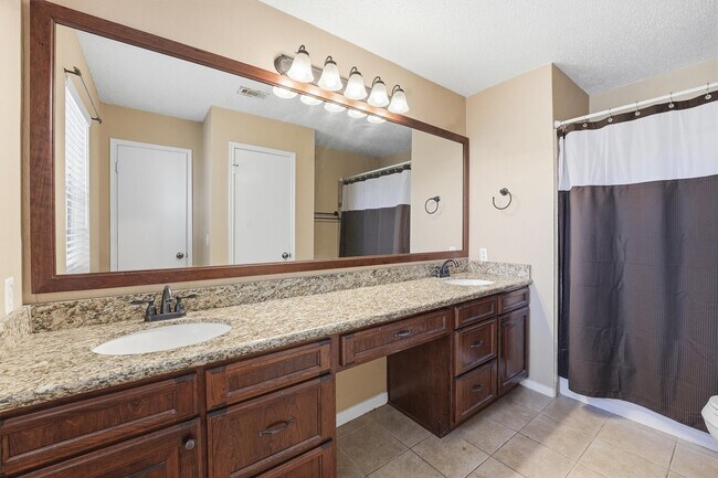 Building Photo - 17219 Kettle Creek Dr