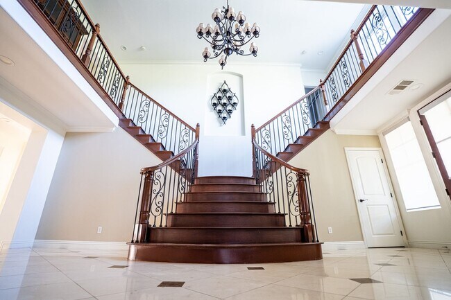 Building Photo - Exceptional estate Located In the highly desirable College Park Community.