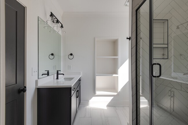 Building Photo - Cahal Ave Unit B