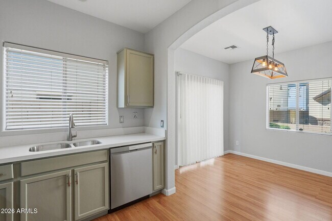 Building Photo - 4678 E Redfield Rd