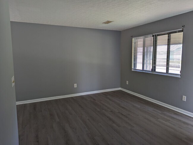 Building Photo - 202 Norwood Dr