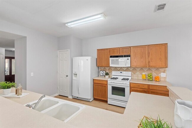 Building Photo - 11811 Skydale Dr