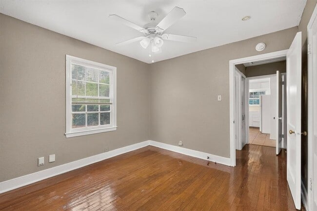 Building Photo - 3100 Breeze Terrace