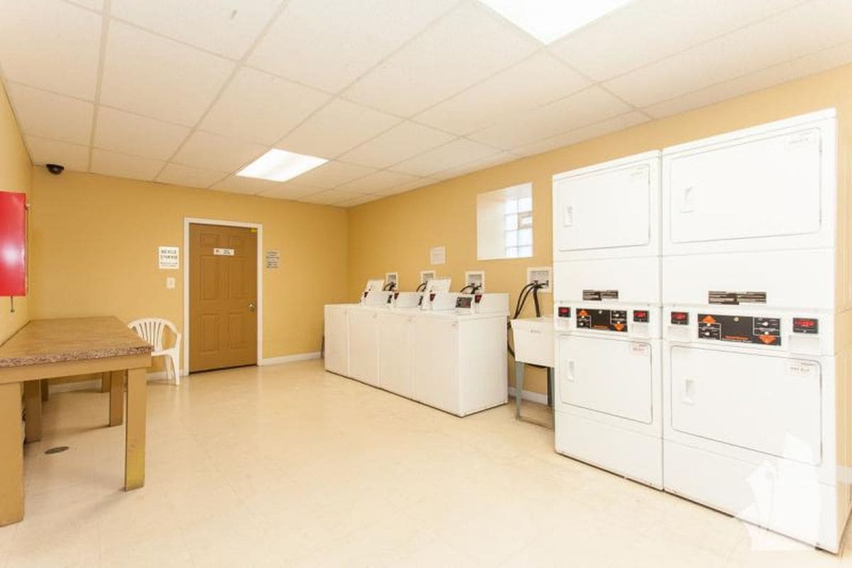 Building Photo - 6401 N Sheridan Rd