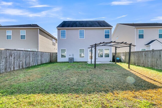 Building Photo - Meticulous 3 Bedroom Home in Lindera Prese...