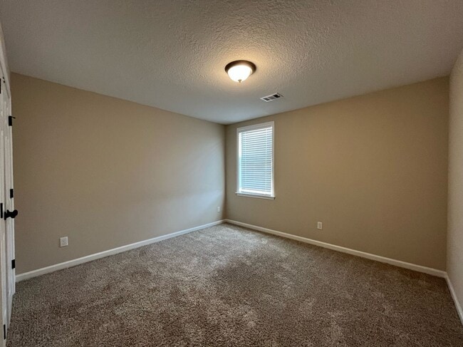 Building Photo - New Home in Smiths Station