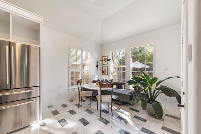 Building Photo - 1611 Lakeside Enclave Dr