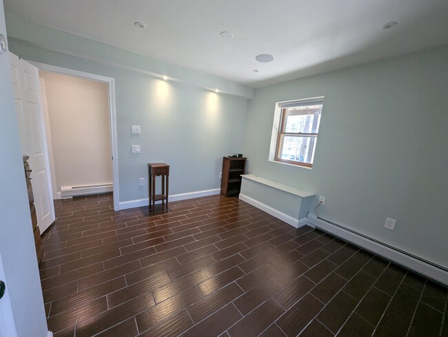 Building Photo - 30 Middle Shore Dr