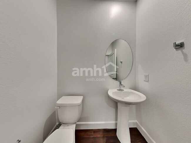 Building Photo - 132 Charmante Tulip Ln