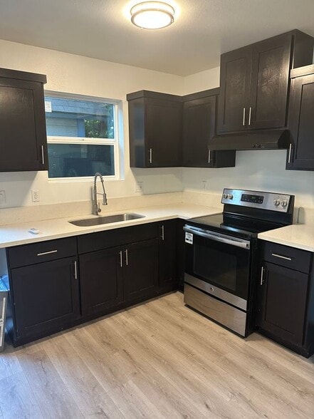 Building Photo - 1351 1/4 East 41st Place