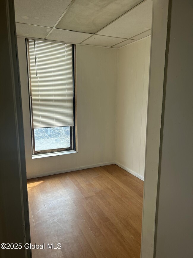 Building Photo - 300 Ontario St