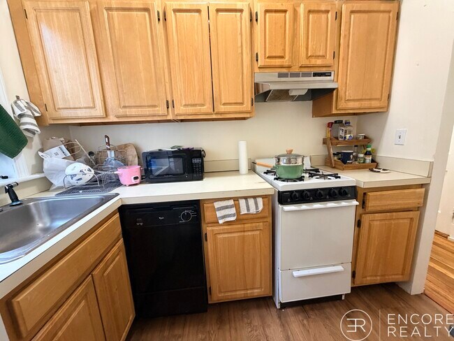 Building Photo - 440 Park Dr