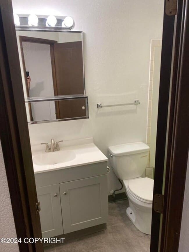 Building Photo - Heat Paid! East Anchorage 2 Bedroom with W...