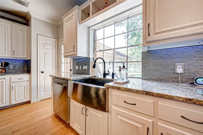 Building Photo - 14 Bradford Cir