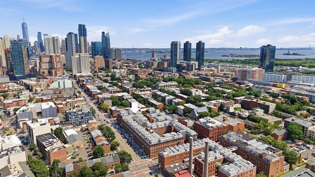 Building Photo - 357 Varick St