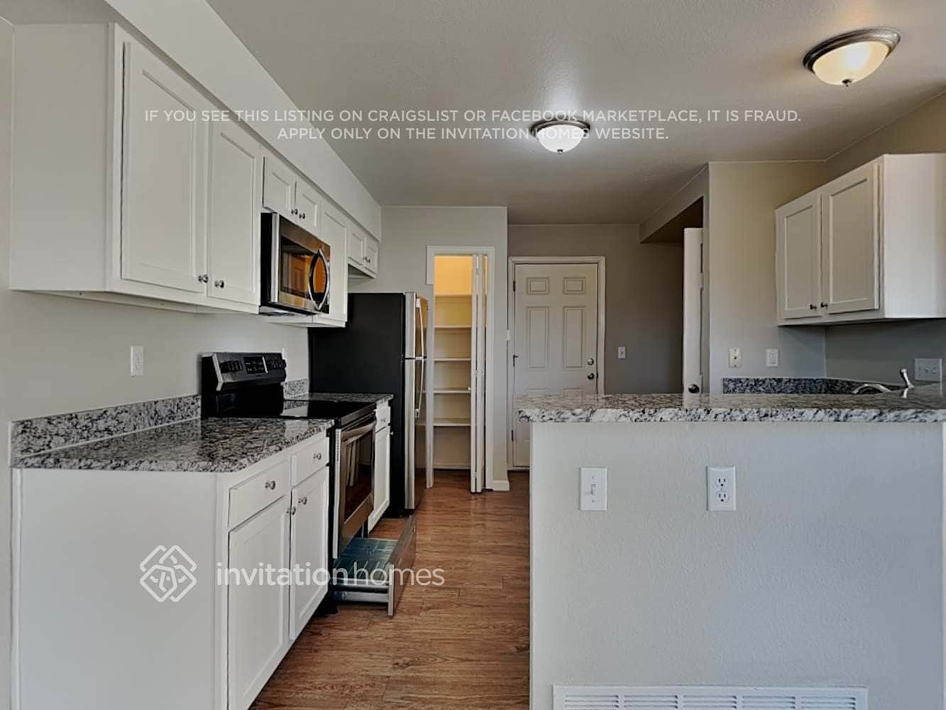 Building Photo - 8885 Cloverleaf Cir