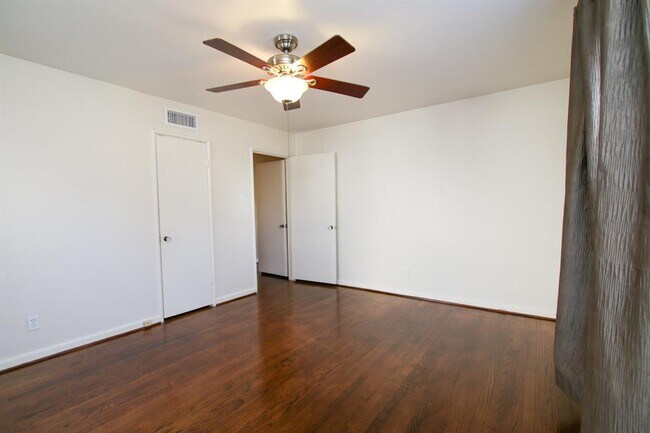 Building Photo - 6824 Southridge Dr