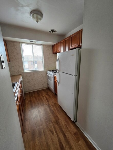 Building Photo - 9921 Bustleton Ave