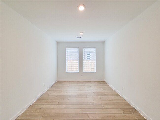 Building Photo - 17850 Aile Pierre Pass