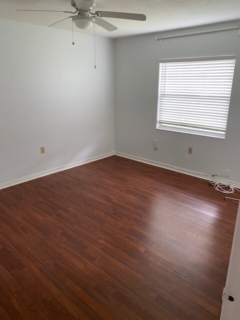 Building Photo - 6965 Avenue des Palais