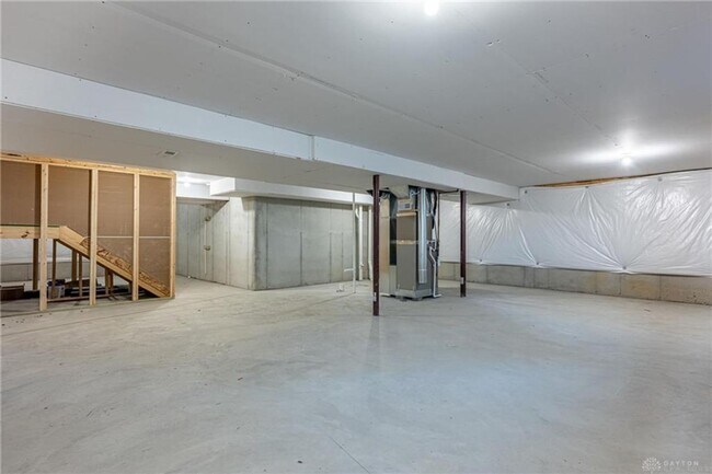 Building Photo - Beautiful home, less than 5 years old!