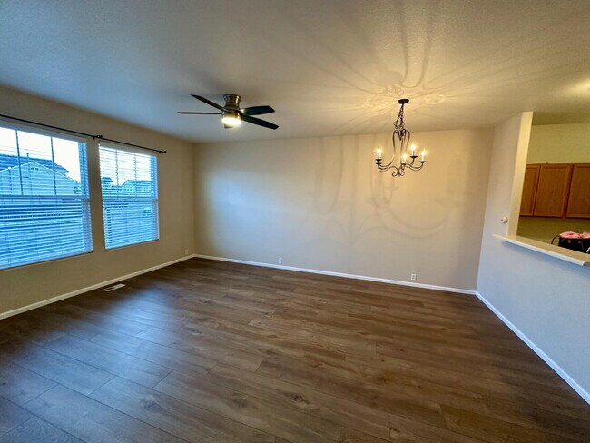Building Photo - Stylish 2 bedroom Townhome end unit w/Loft 80923