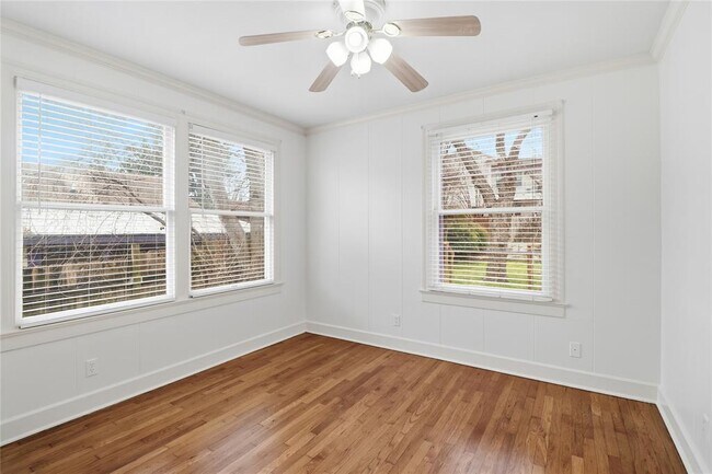 Building Photo - 2007 Montclaire St