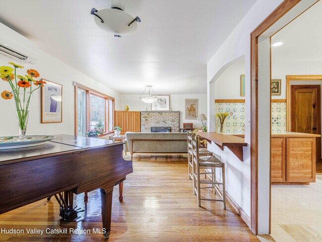 Building Photo - 10 Purdy Hollow Rd