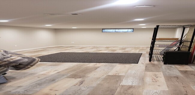 Building Photo - Carter St