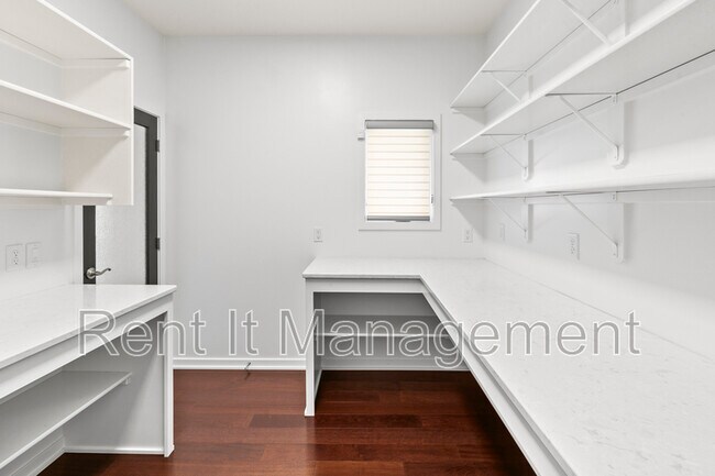 Building Photo - 18765 Larimore St