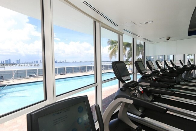 Building Photo - 1900 Sunset Harbour Dr