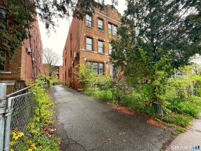 Building Photo - 88-90-90 Clark St