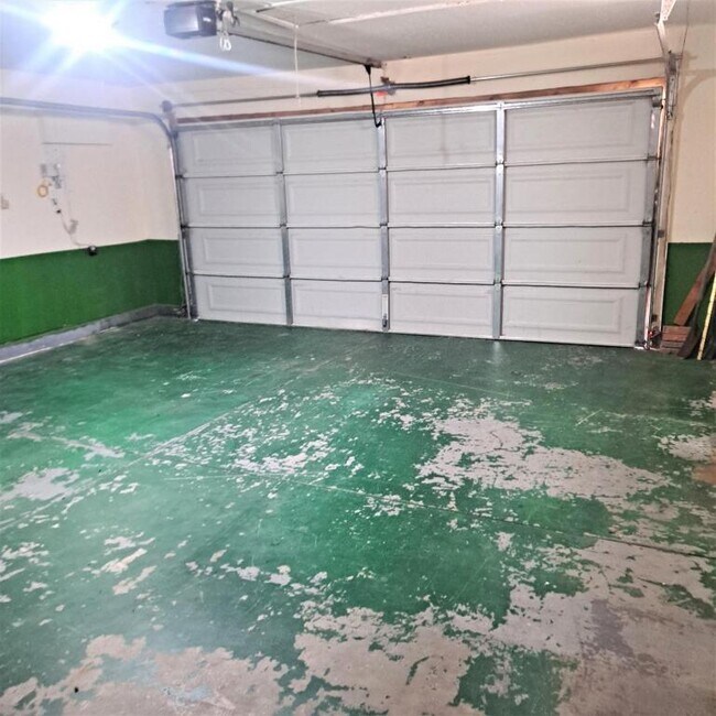 Building Photo - 1260 Ave Rosa Mundi