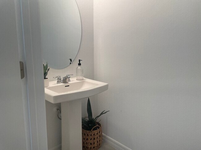 Building Photo - 1308 Drake Rdg Dr