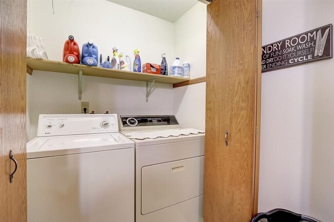 Building Photo - Punzel Sapphire Clarmar